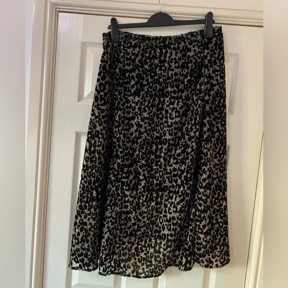 Marks and Spencer Size 12 Skirt Animal Print Long Flare Velvet Womens - Picture 2 of 8